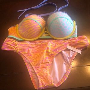 Victoria’s Secret bikini
